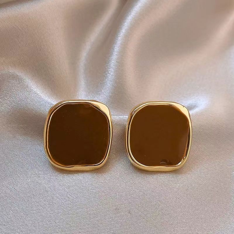 Burgundy amber square stud earrings with polished gold-tone frame