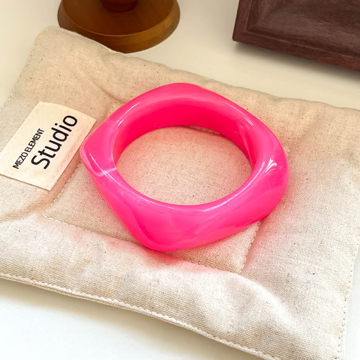 Sculpted Resin Wave Bangle