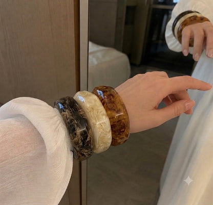 Sculpted Resin Wave Bangle