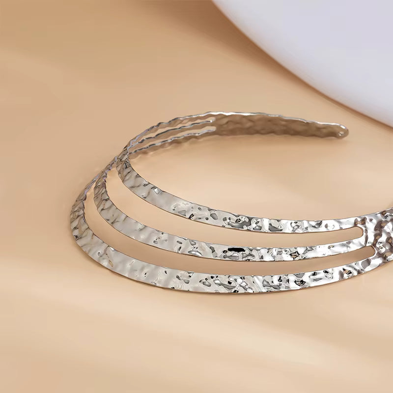 The Aera Choker