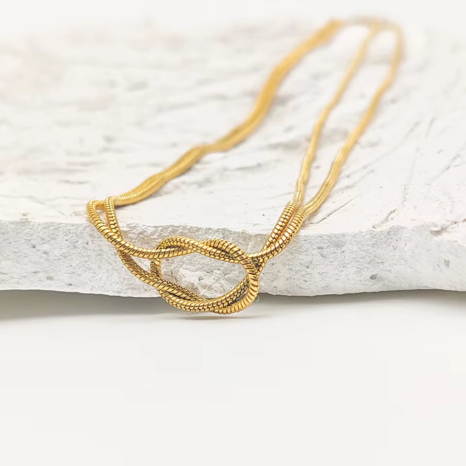 The Knot-Silk Chain